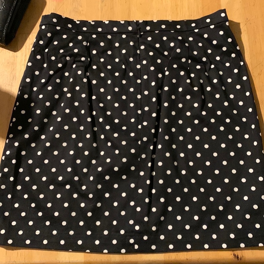 Forever 21 shirt a little short but high waisted size medium fits like a 4